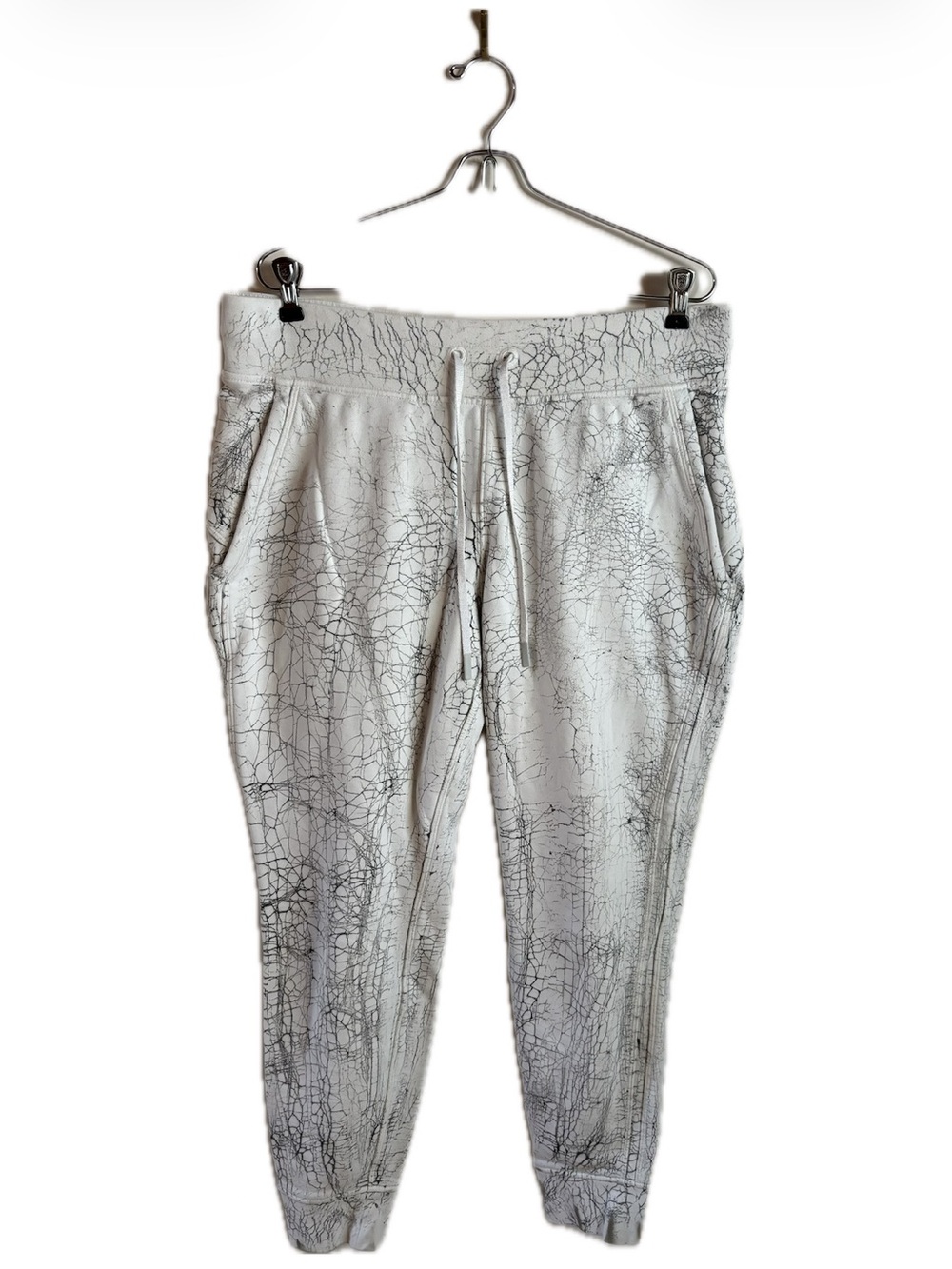 Lululemon Warm Down Jogger *7/8 Length
Thread Dye White Black